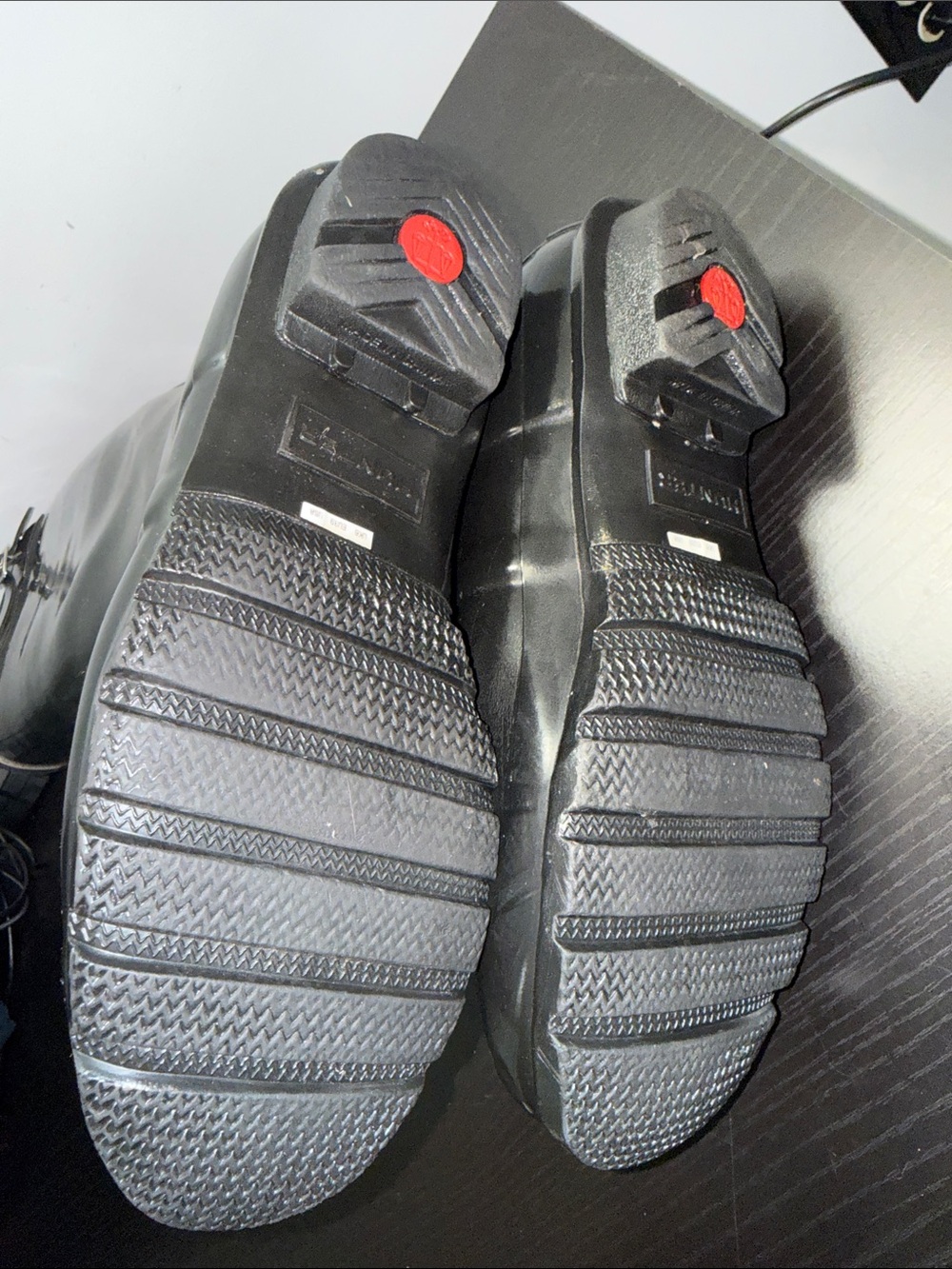 Hunter Tall Gloss Rain Boots - Black with Red Logo - Picture 6 of 14
